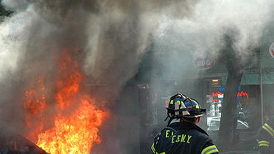 horiaci dom poziar hasici dym