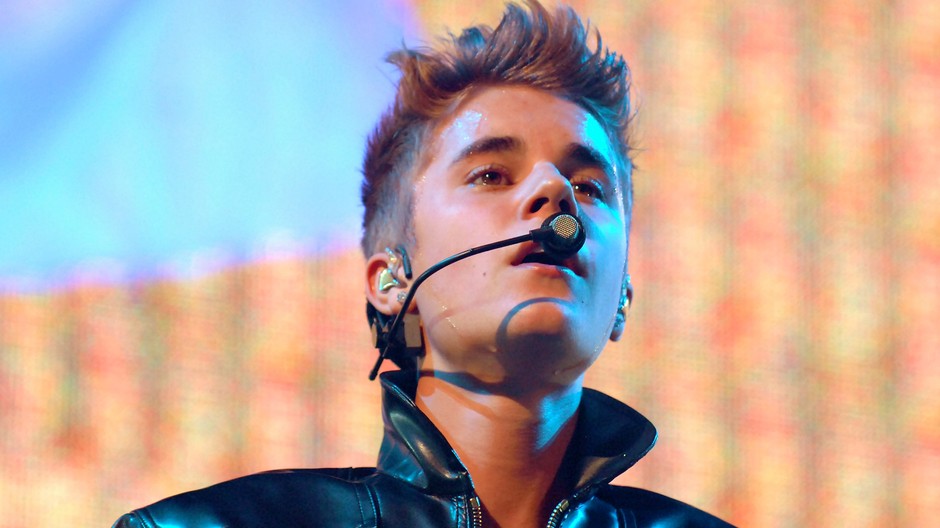 Justin Bieber spieva koncert