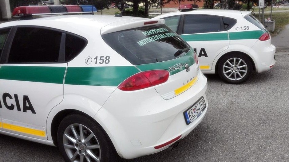 Polícia, policajné autá (ilustračné auto)