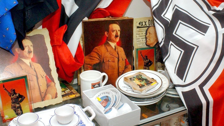 Hitler hákový kríž suverníry hrnček