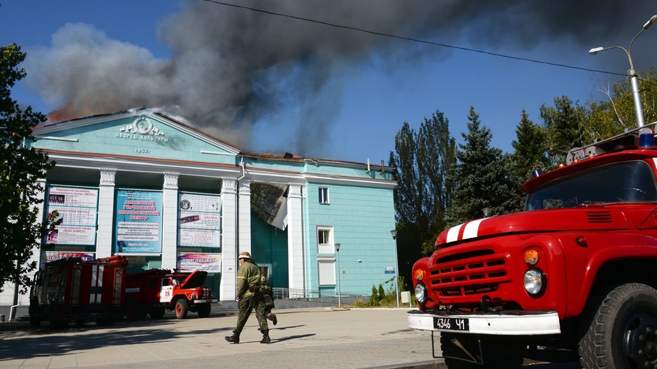 Doneck - dym, vojak, auto