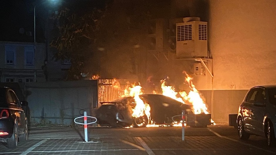 požiar auta (cropped)