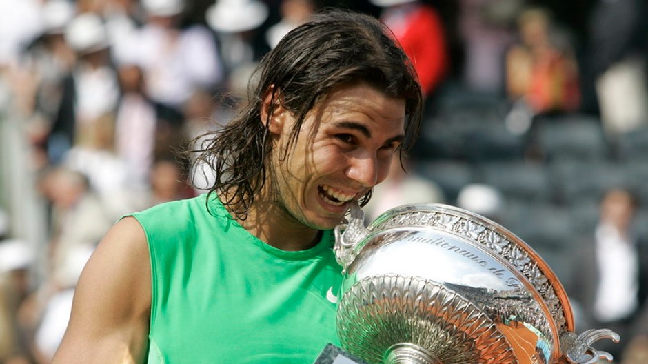 rafael nadal spaniel tenista-drzi pohar