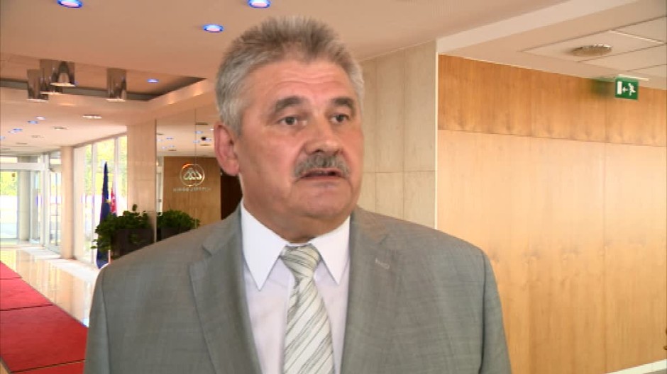 Minister Richter bude nové rozhodnutie Akreditačnej komisie o Čistom dni akceptovať1063