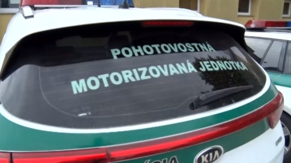 Policajné auto, pomáhať a chrániť