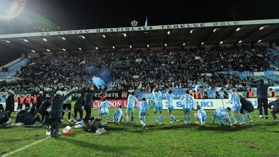 lúčenie belasých s tehelnym polom