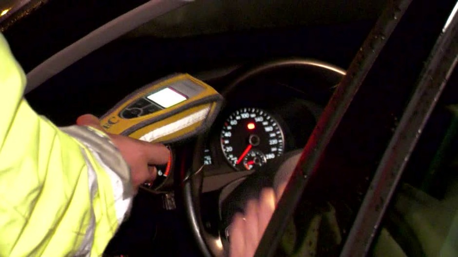 Nepoučiteľný vodič si napriek doživotnému zákazu sadol za volant. Navyše odmietol fúkať2408