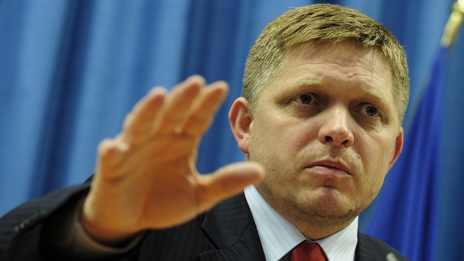 fico hovori ruka hore