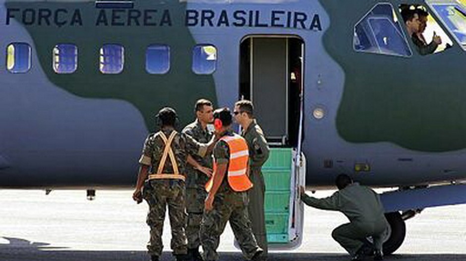 Pátrací vrtuľník, záchranári, Brazília