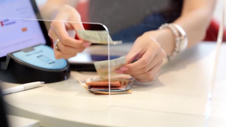 [multi] Rozširuje sa pomoc pre podnikateľov. Peňazí bude viac, okruh bude širší a vyplácanie sa predlžuje 3319