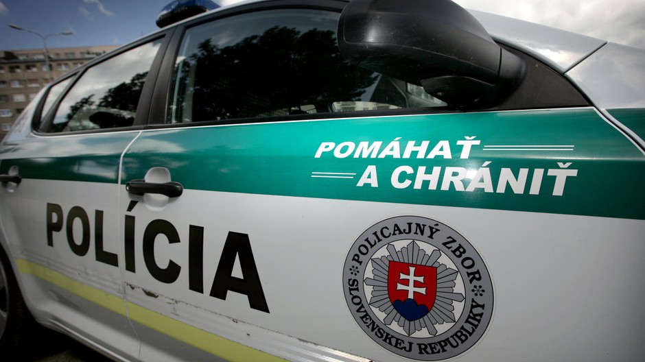 polícia pomáhať a chrániť