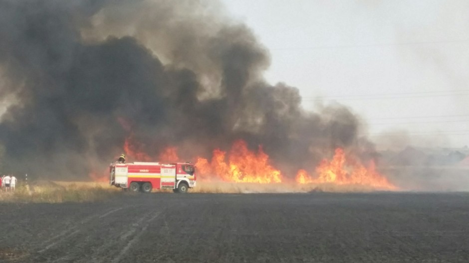 Požiar v obci Červeník horelo pole 4