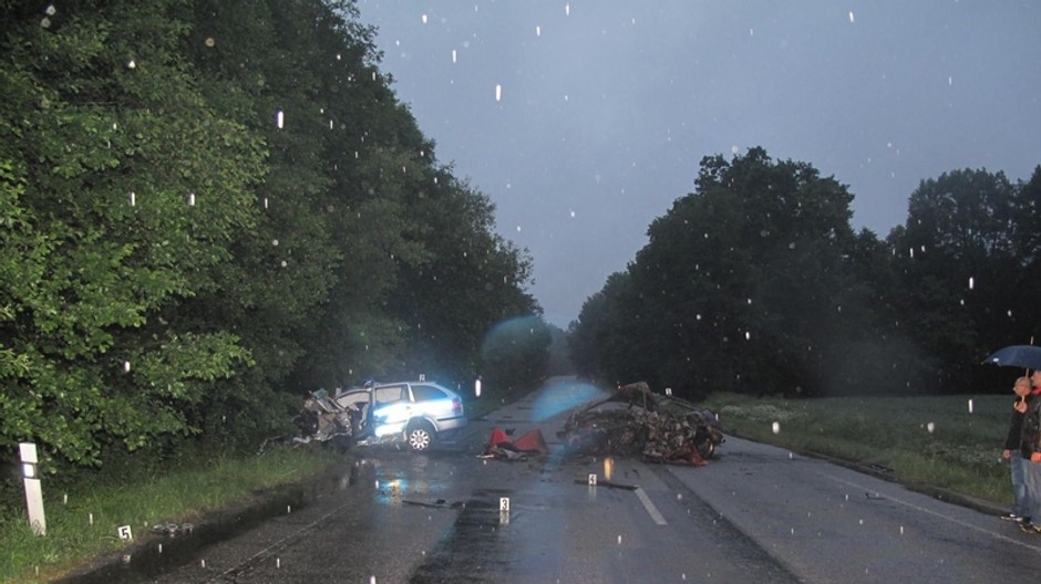 Zrážka policajného auta s oprotiidúcim si vyžiadala štyri obete