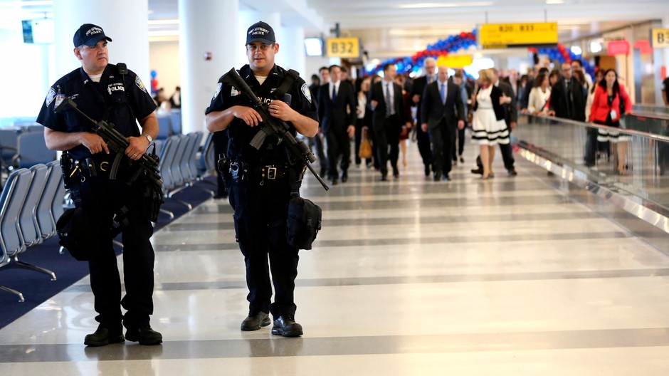letisko JFK - policajti, strážnici - ilustračné foto
