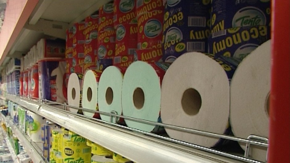 Toaletný papier v regáloch