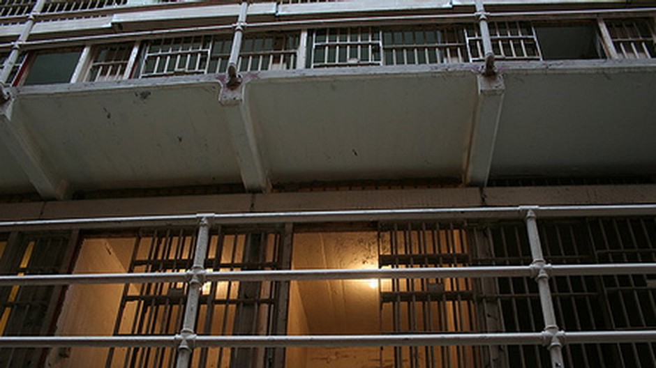 Väzenské prostredie neláka. 