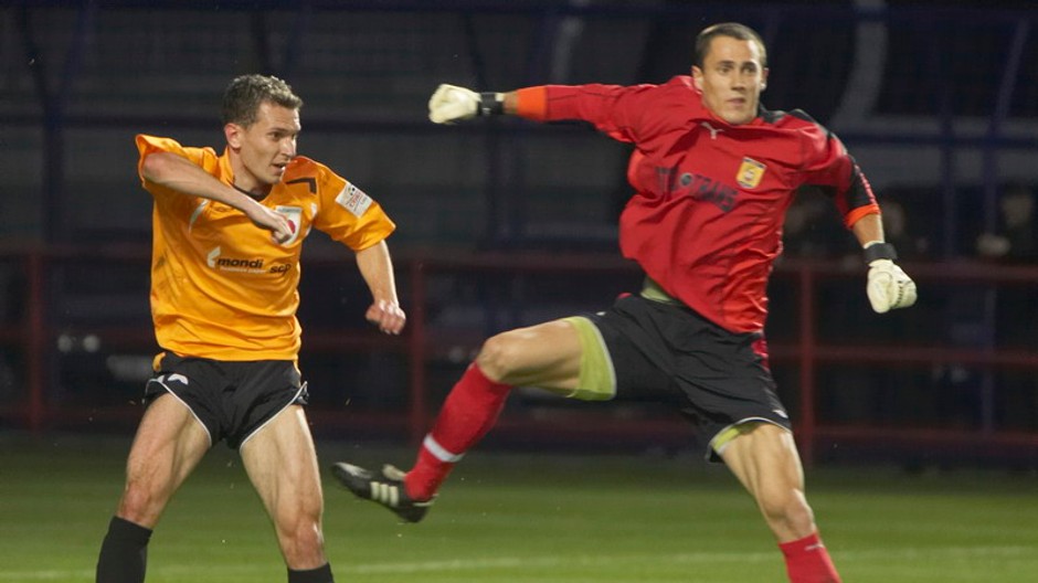 dvaja futbalisti corgon liga