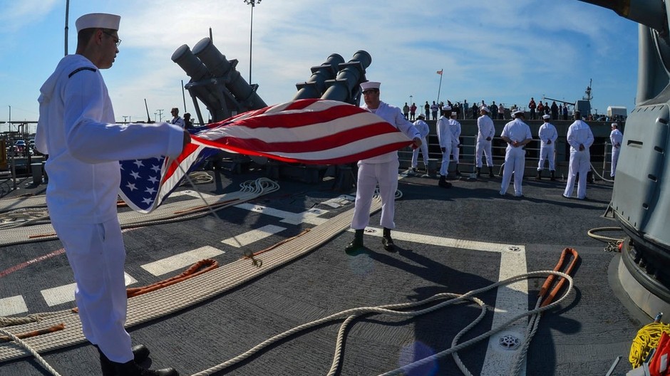 Nármoníci, loď, vlajka, USA.jpg