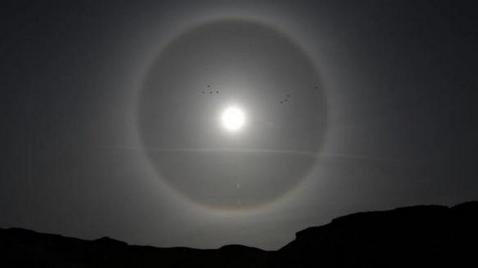 Svätožiara okolo mesiaca