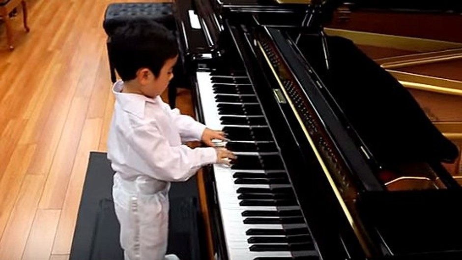 Evan Le, klavírny virtuóz, Let čmeliaka