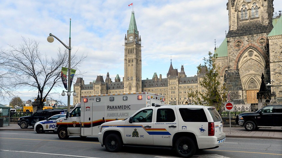 Ottawa - streľba v parlamente a pri vojenskom pomníku