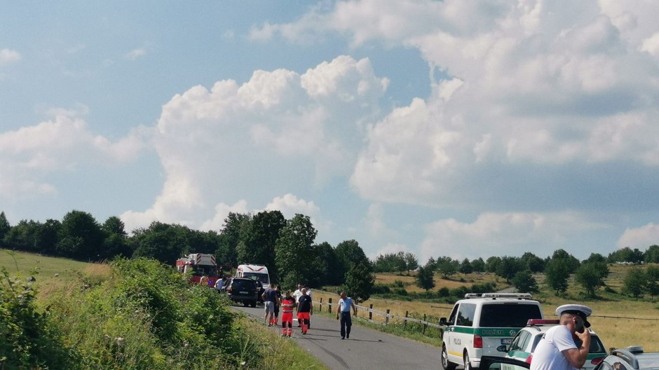 Auto zrazilo cyklistov