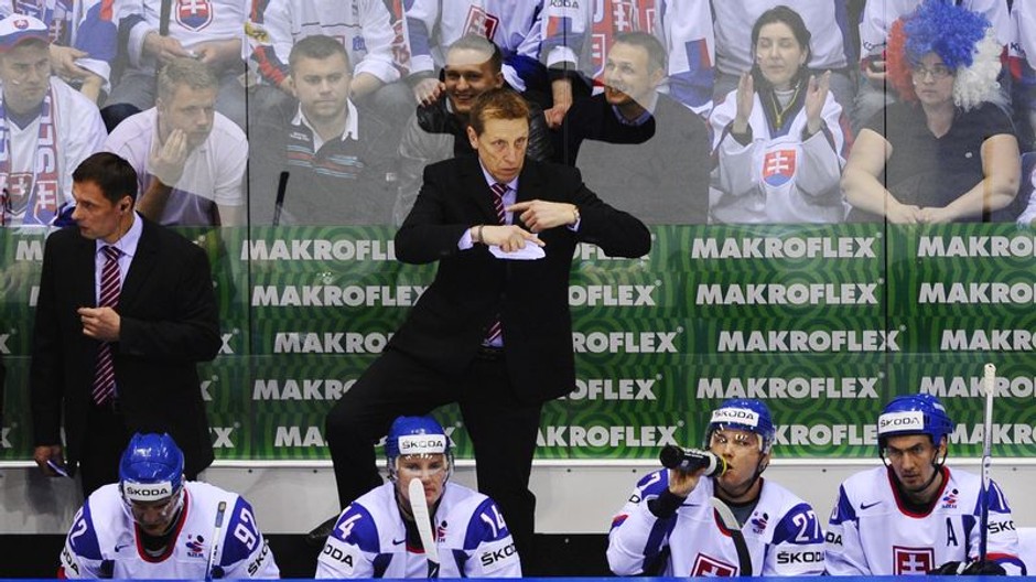 Glen Hanlon na lavičke Slovenska počas MS