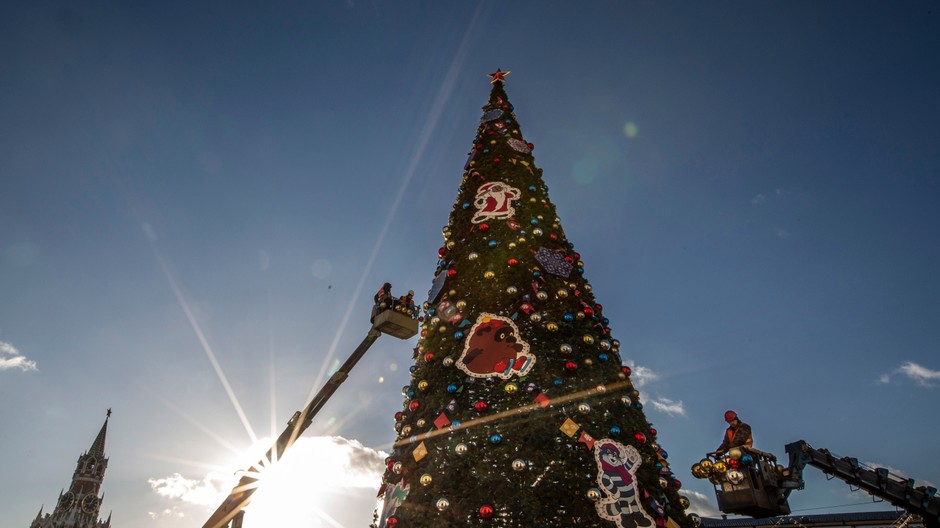 Vianočný stromček na Červenom námestí v Moskve 