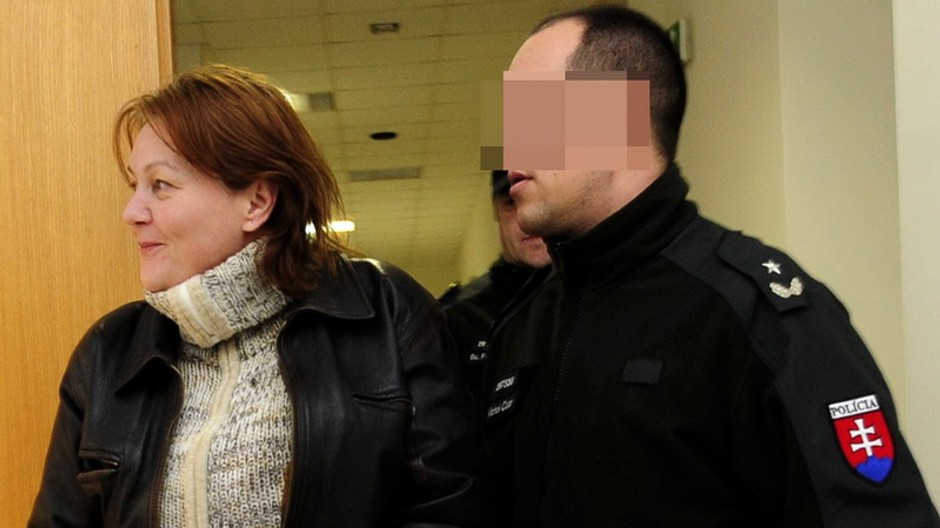 sefka bytovej mafie Zamenakova s policajtom