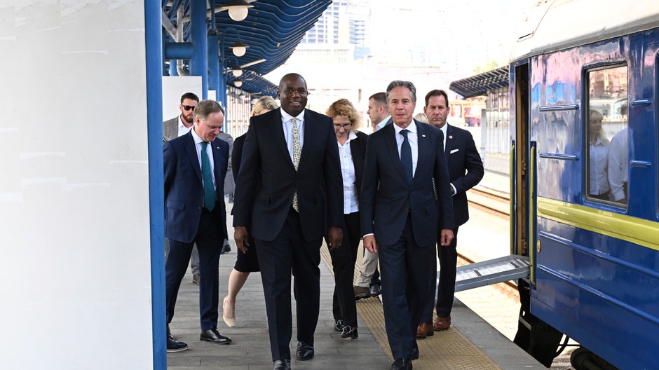 Anthony Blinken a David Lammy pricestovali do Kyjeva