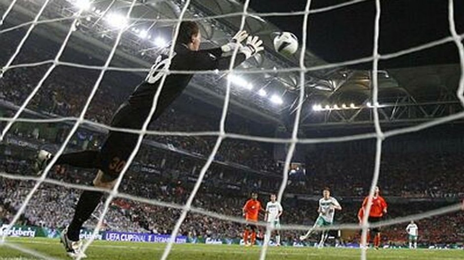 Finale P UEFA spoza brány