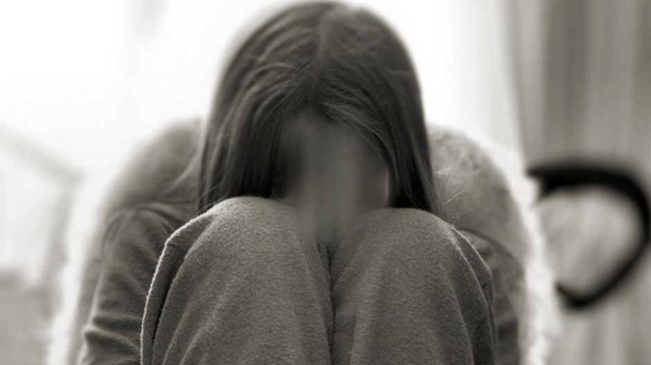 Smútok, depresia, zneužívanie, dievča