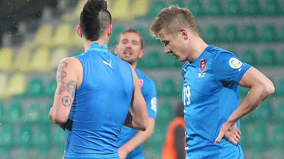sklamaní futbalisti Slovenska