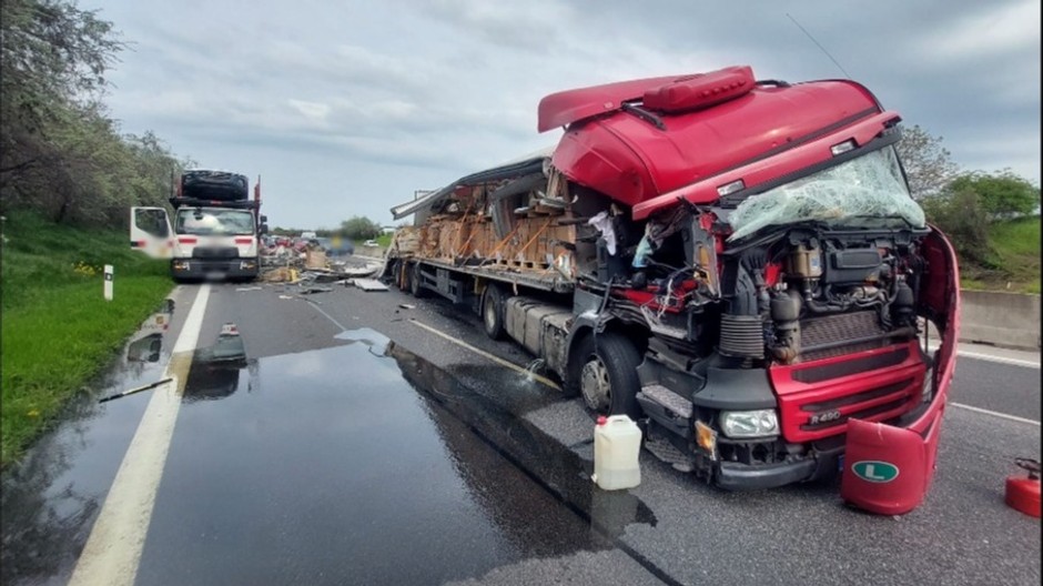 prevrateny kamion D1 (cropped)