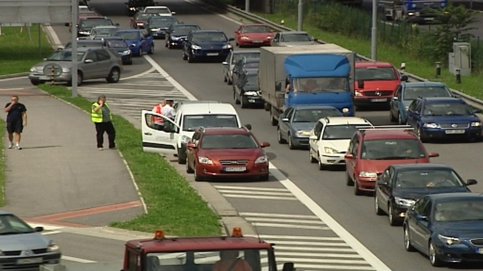 Kolóna áut Bratislava nehoda