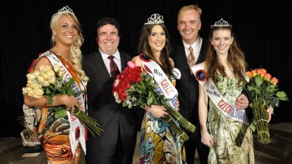 tri miss, v strede slovenka adriana kamenicka