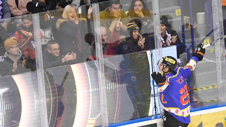 Hunter Fejes (Košice) sa teší po strelení druhého gólu v zápase 20. kola hokejovej Tipos extraligy