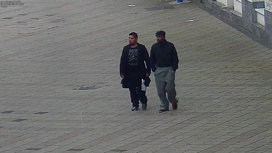 neznámi muži zachytení bezpečnostnou kamerou 