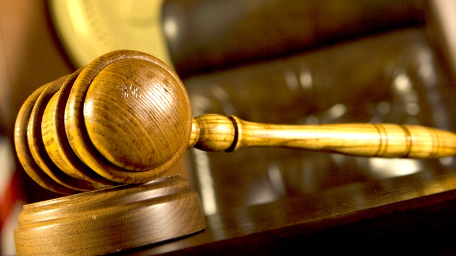 kladivko na súde ilustračné foto