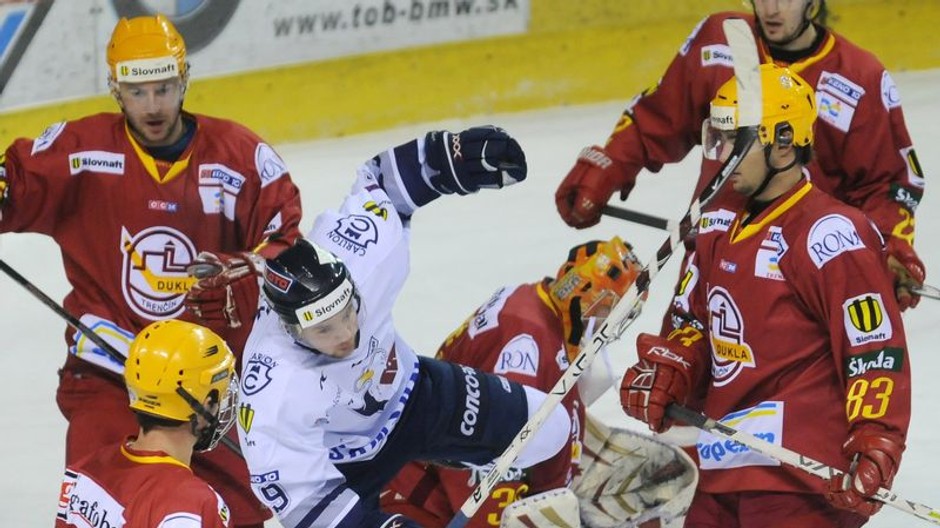 Trenčania okolo Hujsu