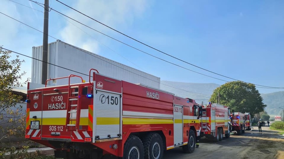 poziar jasenov, hasičske auto