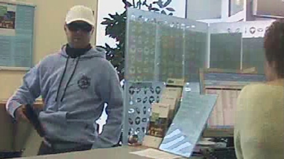 Páchateľ pri lúpeži vo Volksbank v Dunajskej Strede