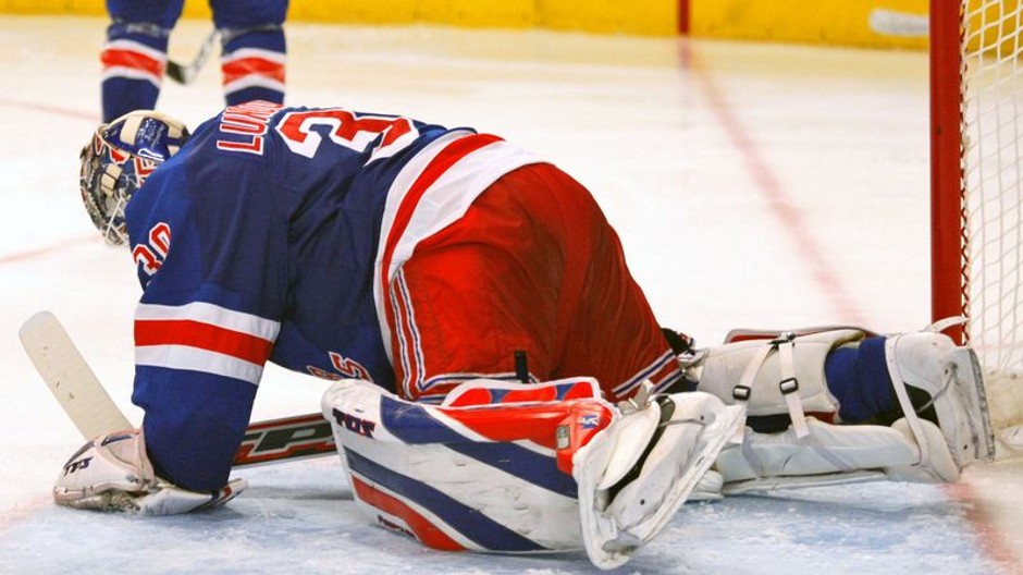 Lundqvist-gólman NYR na kolenách