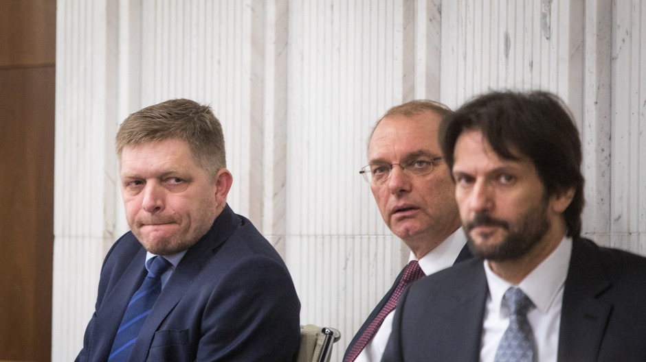 Poslanci SMER-SD, Fico, Kaliňák,  Vážny