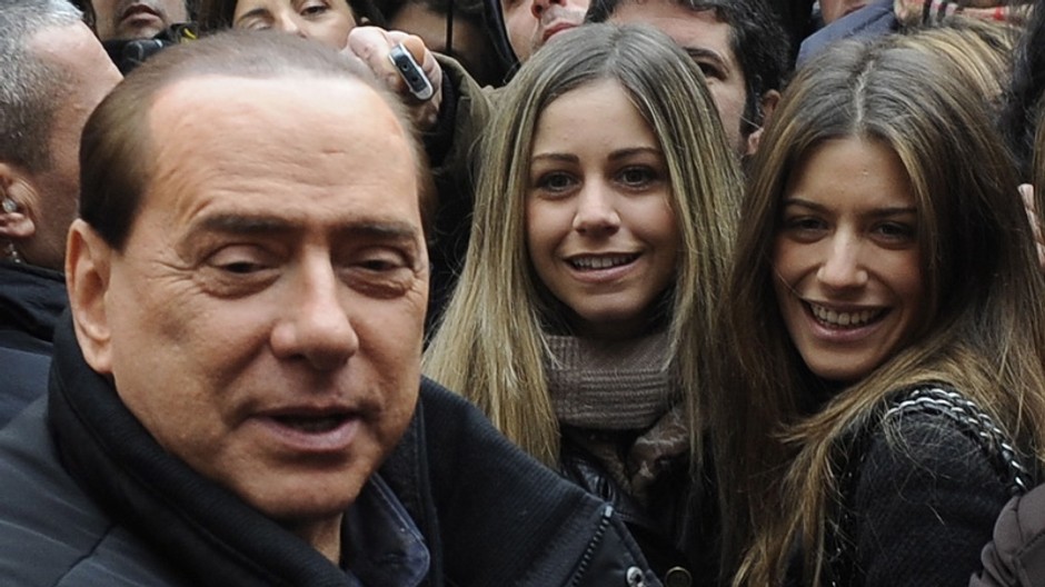 Berlusconi so slečnami