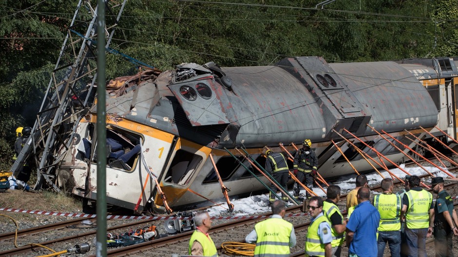 Španielsko_vykoľajený vlak.JPEG