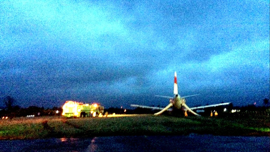 Lietadlo spoločnosti AirAsia núdzovo pristálo