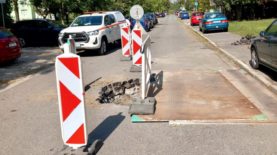 Prepadnutá cesta Podunajské Biskupice 