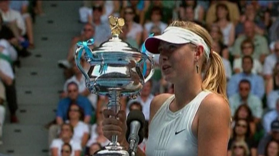 Šarapovová s trofejou