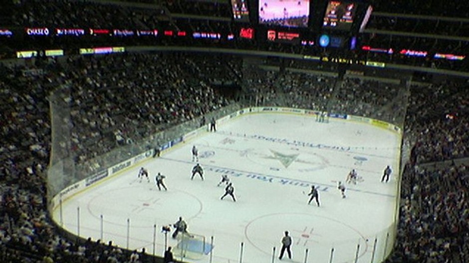 hokejové ihrisko s hráčmi